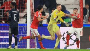 Anatoliy Trubin Cetak Gol Fenomenal, Pecahkan Rekor Kiper Pencetak Gol Liga Champions