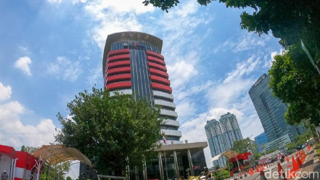 Kadis SDABMBK Bekasi Diperiksa KPK Terkait Kasus Suap Bupati Nonaktif Ade Kuswara Kadis SDABMBK Bekasi Diperiksa KPK Terkait Kasus Suap Bupati Nonaktif Ade Kuswara