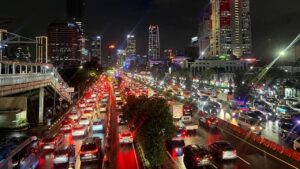 Hujan Deras Guyur Jakarta, Lalin Tol Dalam Kota dan Gatot Subroto Macet Parah