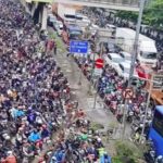 Banjir Daan Mogot: Genangan 60 Cm Lumpuhkan Lalu Lintas, Motor Lawan Arah