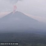 Gunung Semeru Erupsi Tiga Kali Pagi Ini, Kolom Abu Capai 1 Km