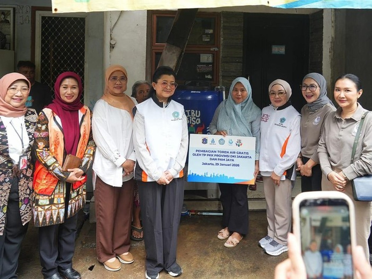 TP PKK DKI dan PAM JAYA Bagikan 1.000 Toren Air Gratis untuk Warga Bertekanan Air Rendah TP PKK DKI dan PAM JAYA Bagikan 1.000 Toren Air Gratis untuk Warga Bertekanan Air Rendah