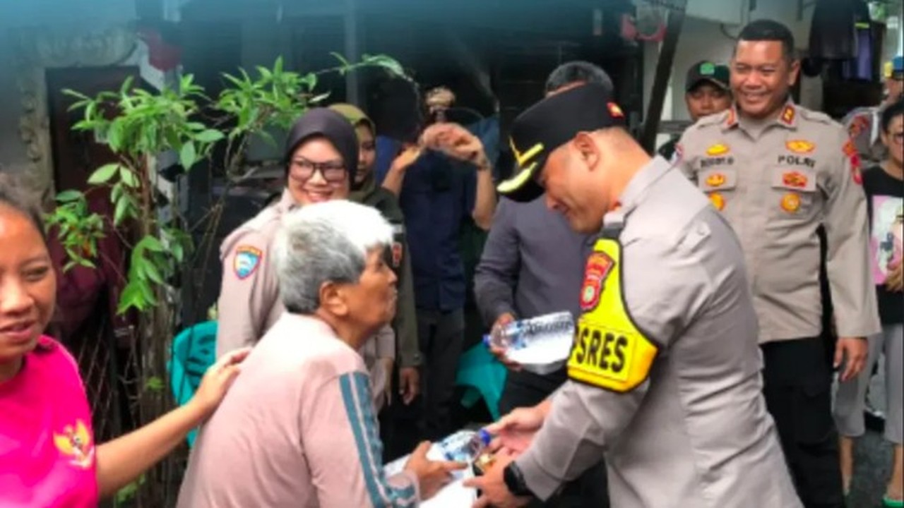 Kapolres Metro Jakarta Selatan, Kombes I Putu Yuni Setiawan, Mengunjungi Manggarai. Dia Sempat Berdialog Bareng Warga Untuk Mencegah Tawuran Hingga Narkoba. (dok Istimewa)