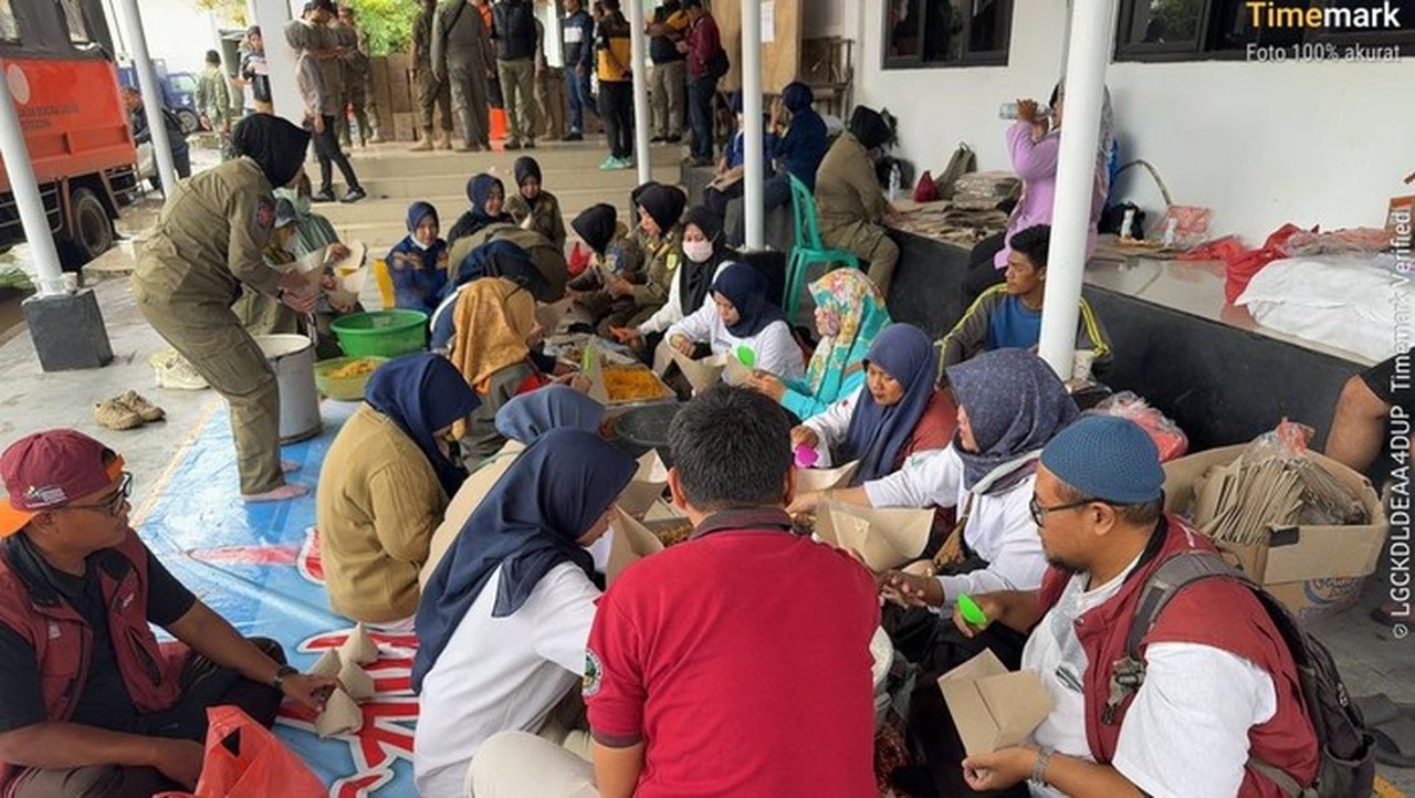 Kemensos Salurkan Ribuan Paket Bantuan untuk Korban Banjir Subang yang Meluas