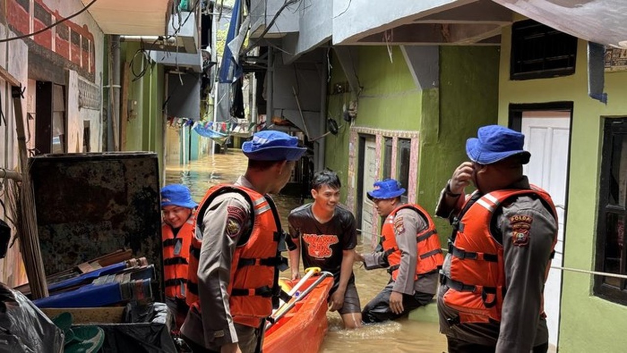 Personel Ditpolairud Polda Metro (rachma/detikcom)
