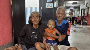 Banjir Kampung Melayu: Pintu Rumah Jebol, Perabotan Warga Terendam Air 2 Meter