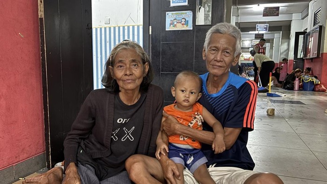 Banjir Kampung Melayu: Pintu Rumah Jebol, Perabotan Warga Terendam Air 2 Meter