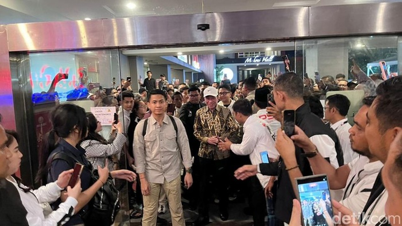 Jokowi Tiba di Makassar, Siap Beri Arahan Rakernas PSI Besok
