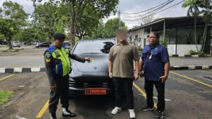 Porsche Cayenne Berpelat Dinas Kemhan Palsu: Fakta Terungkap, Pengemudi Masih Saksi