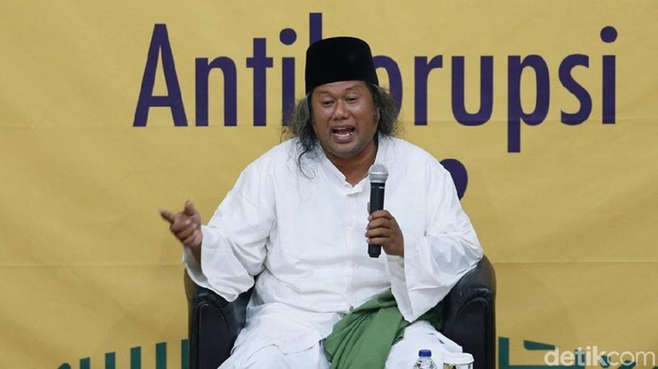 Gus Muwafiq: Polri Idealnya Langsung di Bawah Komando Presiden, Setia pada NKRI Gus Muwafiq: Polri Idealnya Langsung di Bawah Komando Presiden, Setia pada NKRI