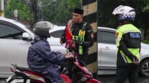 Polisi Gunakan Pendekatan Religi Edukasi Pengendara Lawan Arah di Lebak Bulus