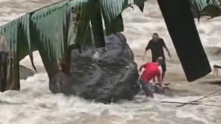 Tiga Pasien Rehabilitasi Narkoba Kabur ke Sungai di Bogor, Dua Berhasil Dievakuasi Tiga Pasien Rehabilitasi Narkoba Kabur ke Sungai di Bogor, Dua Berhasil Dievakuasi