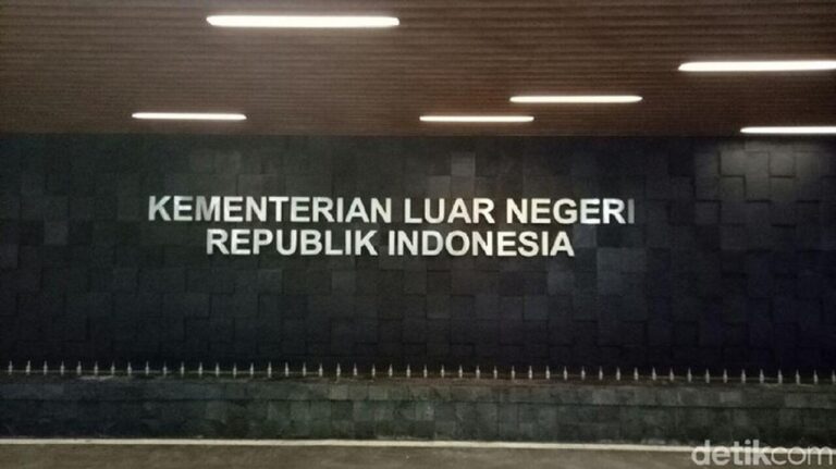 Kemlu Pantau WNI Ditahan di Norwegia Pasca Kecelakaan Maut Tewaskan 2 Lansia Kemlu Pantau WNI Ditahan di Norwegia Pasca Kecelakaan Maut Tewaskan 2 Lansia