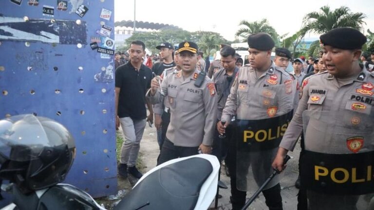Ricuh Suporter Persita vs Persija di Tangerang Berhasil Diredam Polisi Tanpa Korban