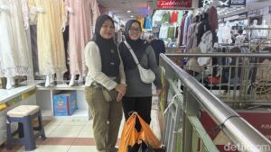 Cerita Tini Berburu Baju Lebaran di Tanah Abang Demi Harga Murah Jauh Hari