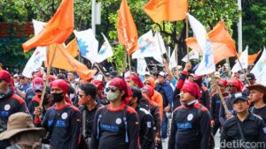Ribuan Buruh Demo Tolak UMP 2026 di Depan Istana, 1.659 Personel Gabungan Disiagakan