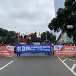 Ribuan Buruh Geruduk Istana Negara, Tuntut Revisi UMP DKI Jakarta 2026