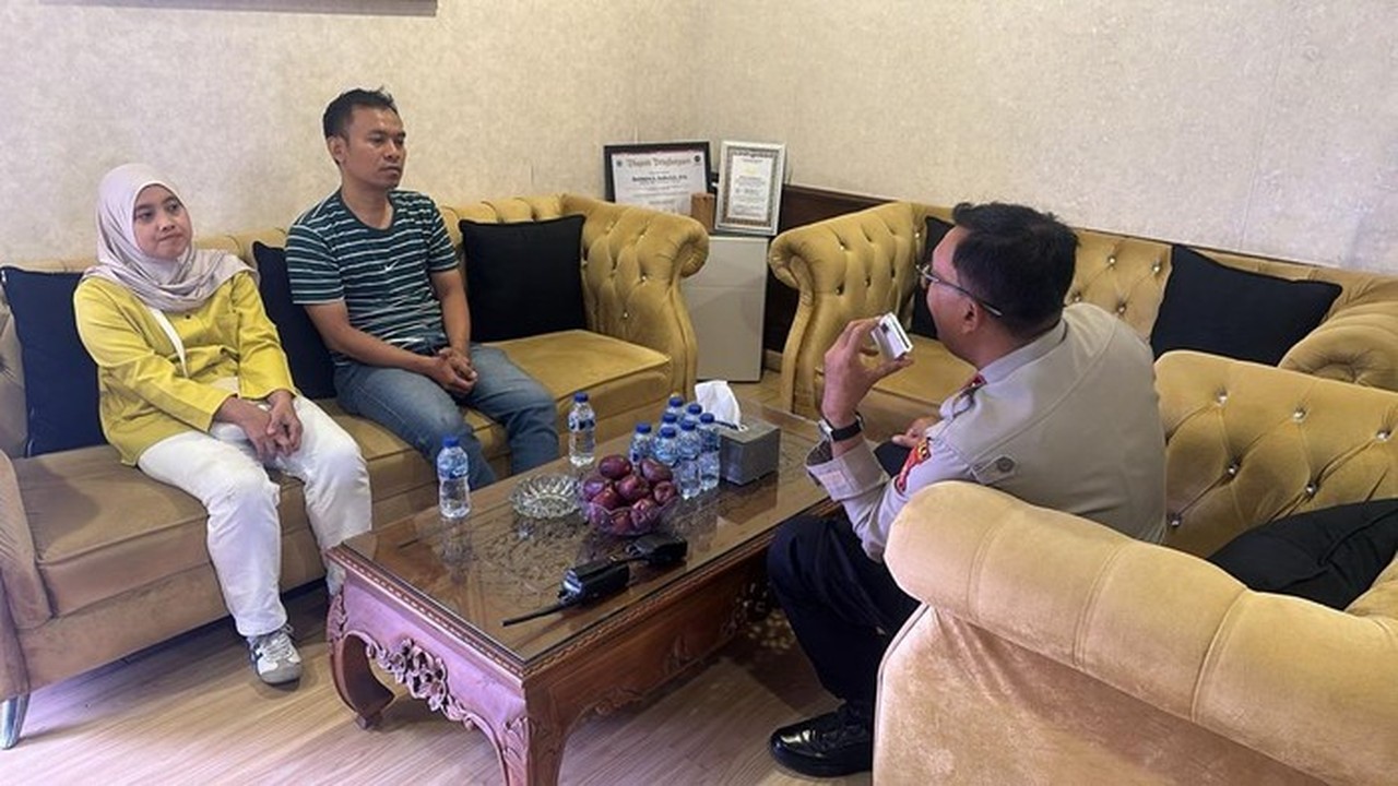 Detik-detik Pasutri Lompat dari Motor Selamat dari Truk Mundur di Flyover Ciputat Detik-detik Pasutri Lompat dari Motor Selamat dari Truk Mundur di Flyover Ciputat