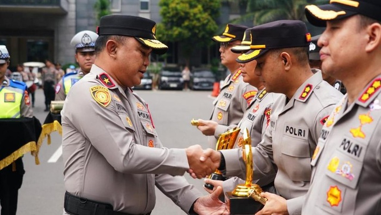 Pos Ikonik Polres Tangsel Raih Penghargaan Polda Metro Jaya dalam Operasi Lilin Jaya 2025