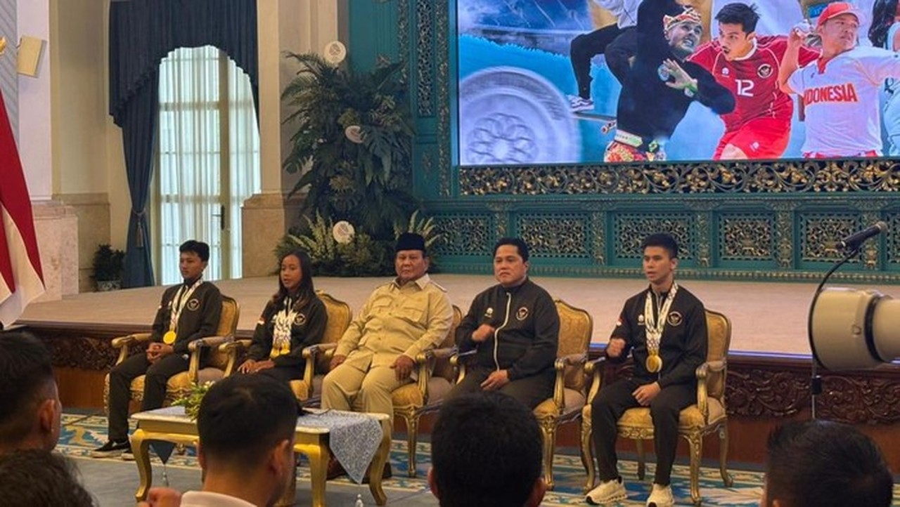 Prabowo Hadiri Pemberian Bonus Atlet SEA Games 2025 di Istana, Putra Didit Turut Mendampingi Prabowo Hadiri Pemberian Bonus Atlet SEA Games 2025 di Istana, Putra Didit Turut Mendampingi