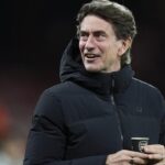 Thomas Frank Tertangkap Kamera Minum Kopi dari Gelas Arsenal, Netizen Heboh