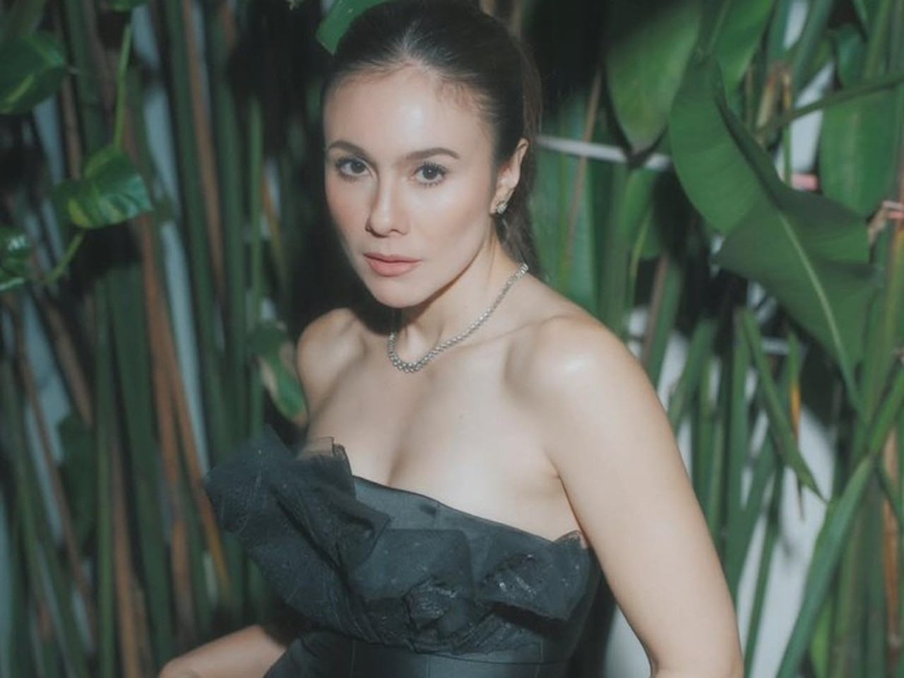 Siapa Artis Indonesia yang Layak Menyandang Gelar ‘Hot Mama’ Idaman? Mari Kita Pilih!