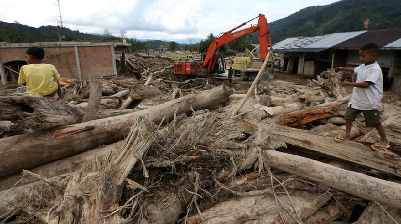 Mendagri: Kepala Daerah Usulkan Korban Bencana Sumatera Masuk PKH Sementara