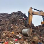 Gunungan Sampah Pasar Induk Kramat Jati Mulai Diangkut, 10 Truk Dikerahkan