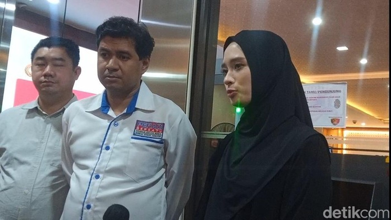 Inara Rusli Akui Sulit Berdamai dengan Istri Pertama Suami, Komunikasi Terputus Inara Rusli Akui Sulit Berdamai dengan Istri Pertama Suami, Komunikasi Terputus