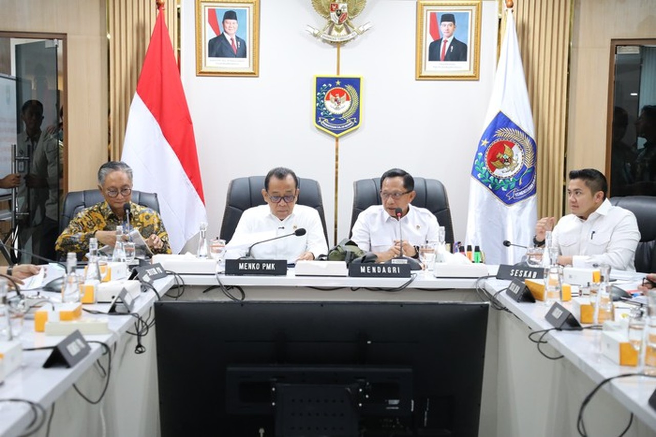 Mendagri Tito Karnavian Pimpin Satgas Percepatan Rehabilitasi Pascabencana Sumatera Mendagri Tito Karnavian Pimpin Satgas Percepatan Rehabilitasi Pascabencana Sumatera