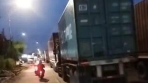 Macet Cakung-Cilincing Malam Ini: Antrean Truk Kontainer Capai 6 Km Akibat Aktivitas Pelabuhan