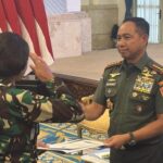 Panglima TNI Beri Kenaikan Pangkat Luar Biasa untuk Atlet Taekwondo Alfi Kusuma dan Angkat Besi Rizki Juniansyah