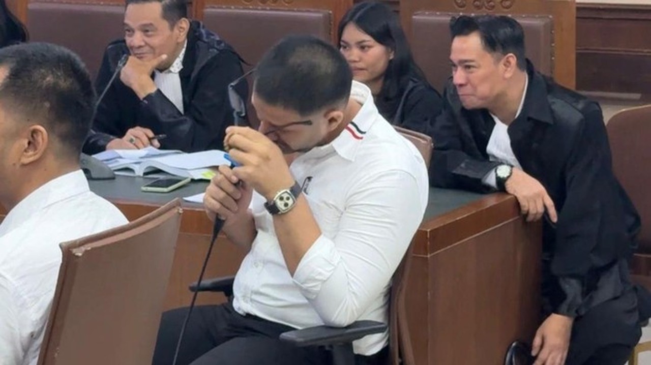 Ammar Zoni Menangis di Sidang: “Saya Mau Pulang Pak, Ini yang Keempat Kali Tersandung”