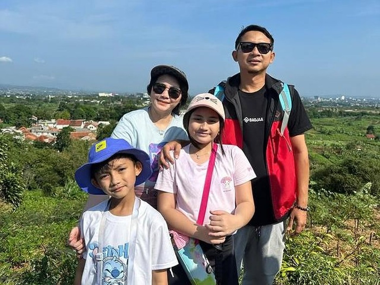 Aden Bajaj Ungkap Perbedaan Mencolok Hobi Anak: Putri Suka Tampil, Putra Alergi Kamera