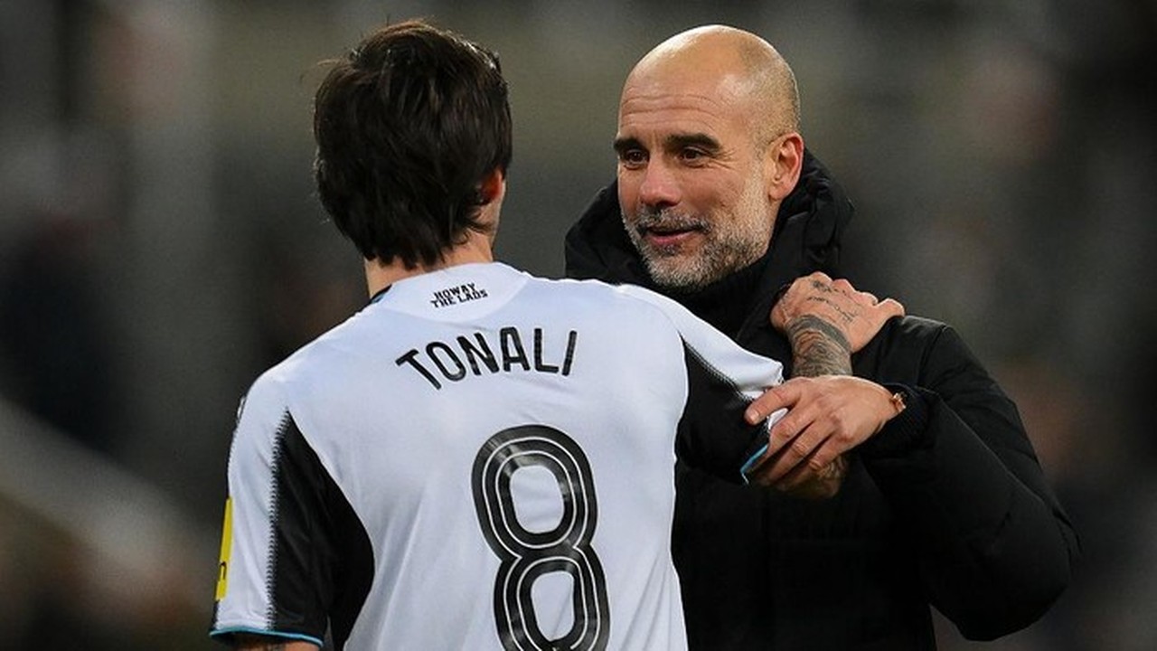 Pep Guardiola dan Sandro Tonali Tertangkap Kamera Berbincang, Spekulasi Transfer Memanas