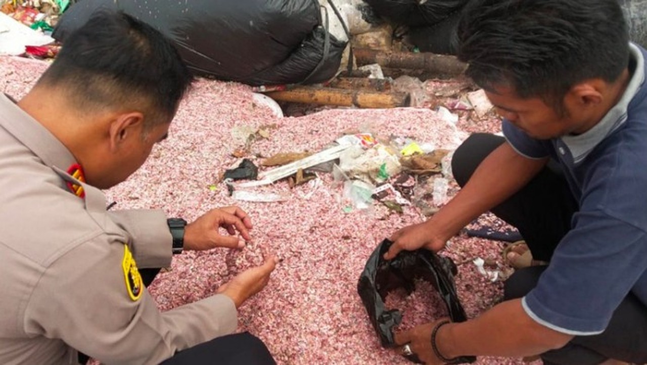 Polisi Pastikan Cacahan Kertas di TPS Bekasi Merupakan Uang Asli Milik Bank Indonesia