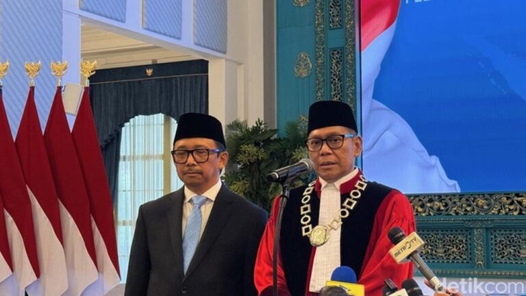 Adies Kadir Resmi Hakim MK, Siap Mundur Jika Ada Gugatan Terkait Partai Golkar