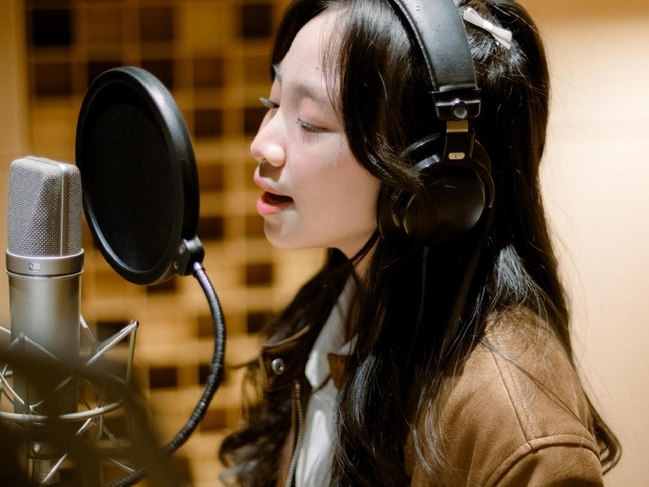 Etenia Croft dan Farel Prayoga Rilis ‘Peganglah Tanganku’ Sebagai Simbol Harapan Korban Bencana