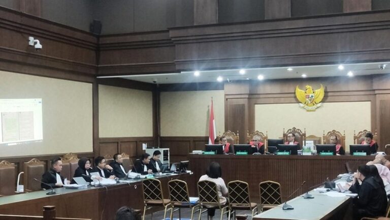 Hakim Ungkap Percakapan “Berbahaya” Eks Stafsus Nadiem soal Risiko Monopoli Pengadaan Laptop