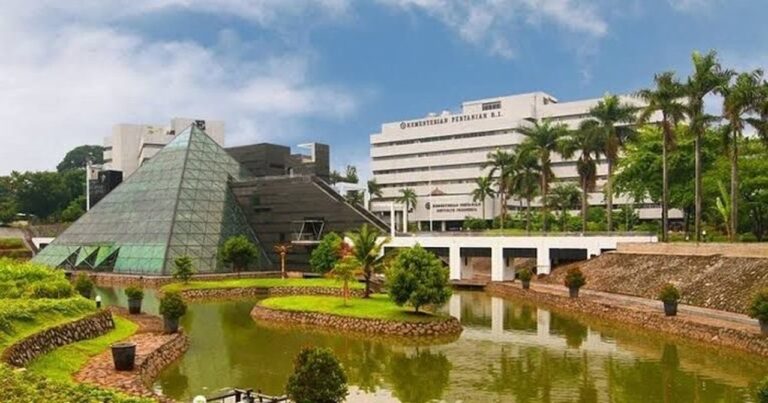 Polda Metro Jaya Ajukan Pencegahan ke Luar Negeri untuk Tersangka Korupsi Kementan Rp5,9 Miliar Polda Metro Jaya Ajukan Pencegahan ke Luar Negeri untuk Tersangka Korupsi Kementan Rp5,9 Miliar