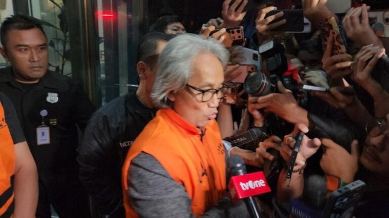 Kepala Pajak Banjarmasin Mulyono Jadi Tersangka Suap Restitusi Pajak Rp 800 Juta Kepala Pajak Banjarmasin Mulyono Jadi Tersangka Suap Restitusi Pajak Rp 800 Juta