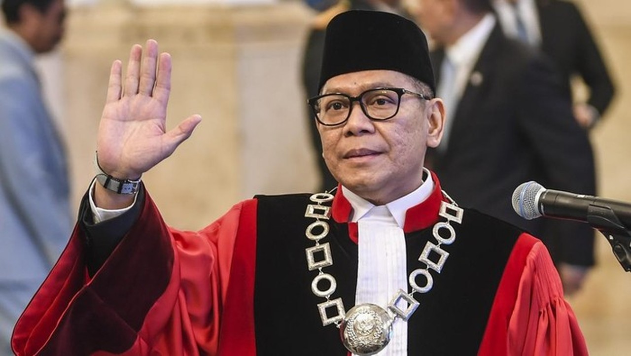 Adies Kadir Resmi Dilantik Jadi Hakim MK, Langsung Pimpin Sidang Uji UU Hari Ini Adies Kadir Resmi Dilantik Jadi Hakim MK, Langsung Pimpin Sidang Uji UU Hari Ini