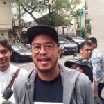 Pandji Pragiwaksono Penuhi Panggilan Polisi Terkait Laporan Dugaan Penistaan Agama dalam “Mens Rea”