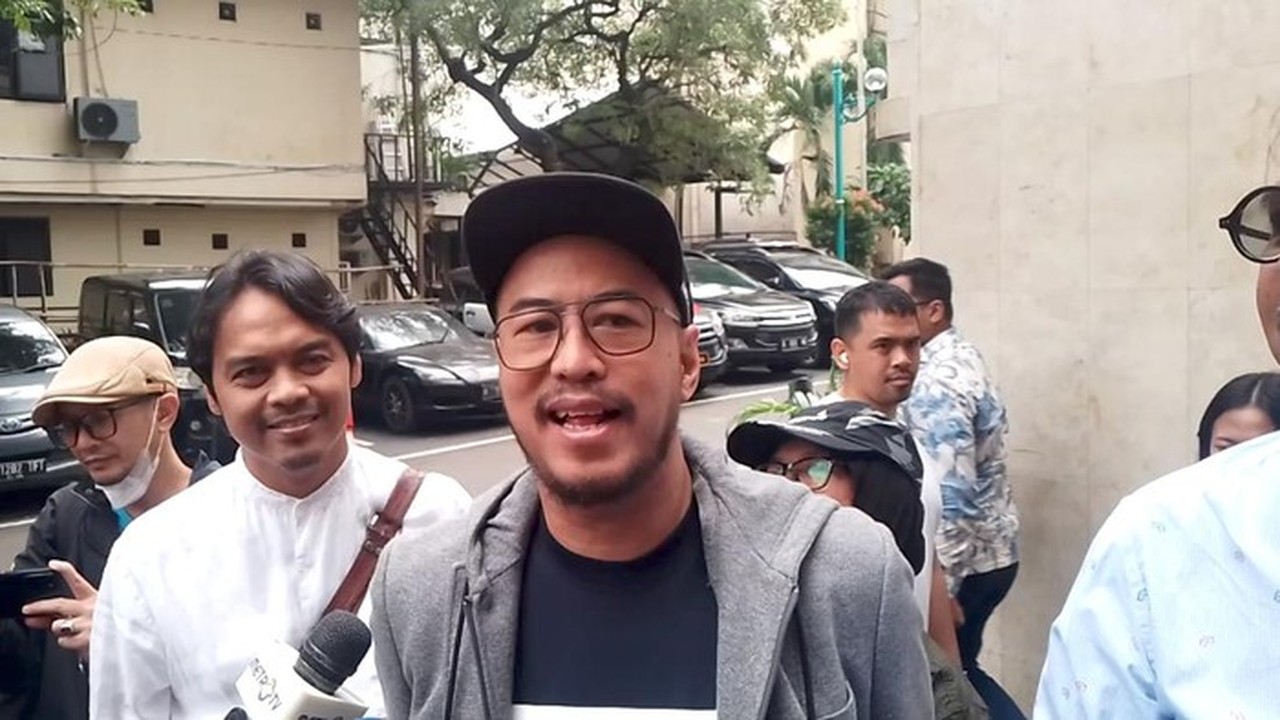 Pandji Pragiwaksono Penuhi Panggilan Polisi Terkait Laporan Dugaan Penistaan Agama dalam “Mens Rea”