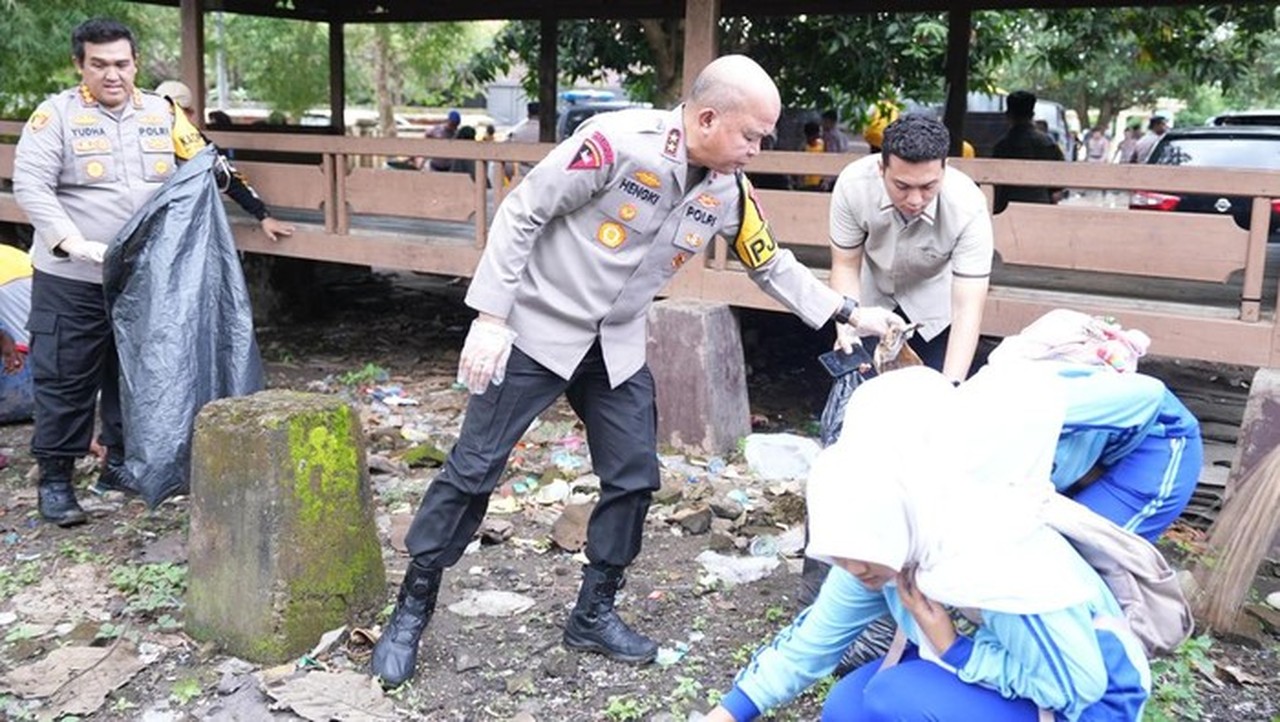 Kapolda Banten Pimpin Gerakan Indonesia Asri di Kawasan Bersejarah Banten Lama