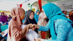 TP PKK Pusat Kirim 100 Paket Bantuan Peralatan Ibadah untuk Korban Bencana Agam