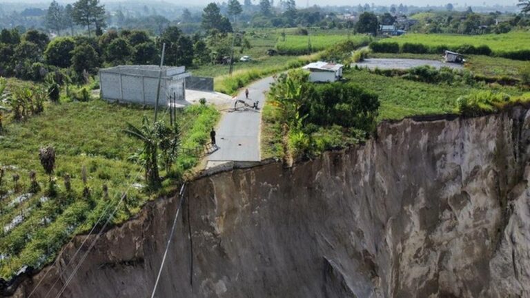 Menteri PU Dody Hanggodo Tinjau Longsor Aceh Tengah, Tiga Kali Terjadi Gemuruh Saat di Lokasi