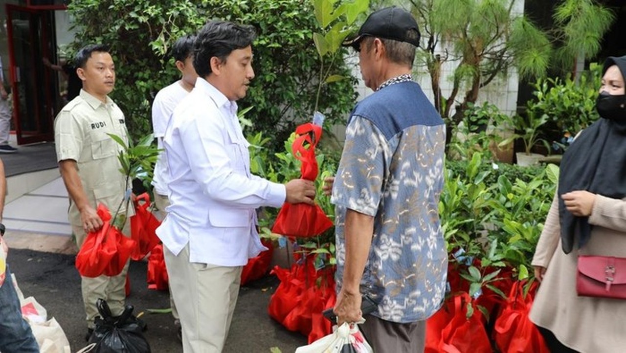 Gerindra Bagikan Ribuan Bibit Pohon Buah di HUT ke-18, Simbol Perjuangan Jangka Panjang