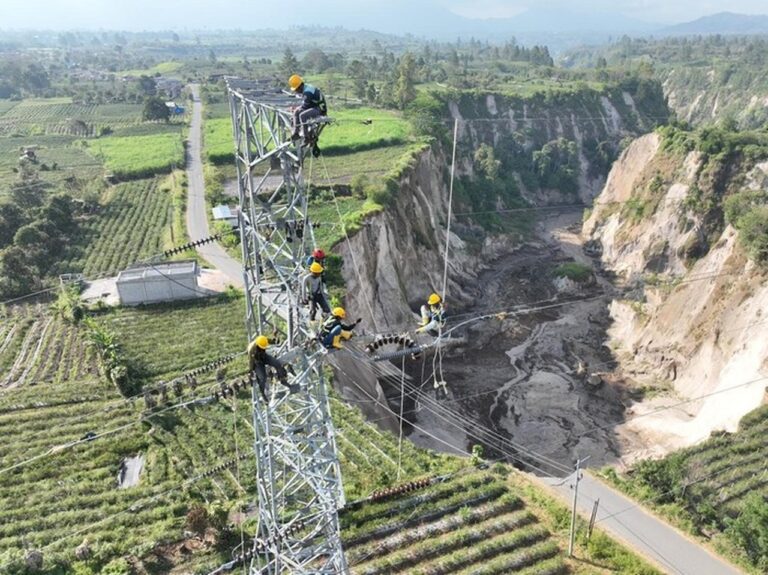 PLN Amankan Jaringan Listrik Aceh dari Ancaman Longsor Sinkhole di Bireuen-Takengon PLN Amankan Jaringan Listrik Aceh dari Ancaman Longsor Sinkhole di Bireuen-Takengon