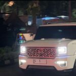 Syukuran HUT Ke-18 Gerindra: Prabowo Subianto Tiba di Kediaman Pribadi Kertanegara